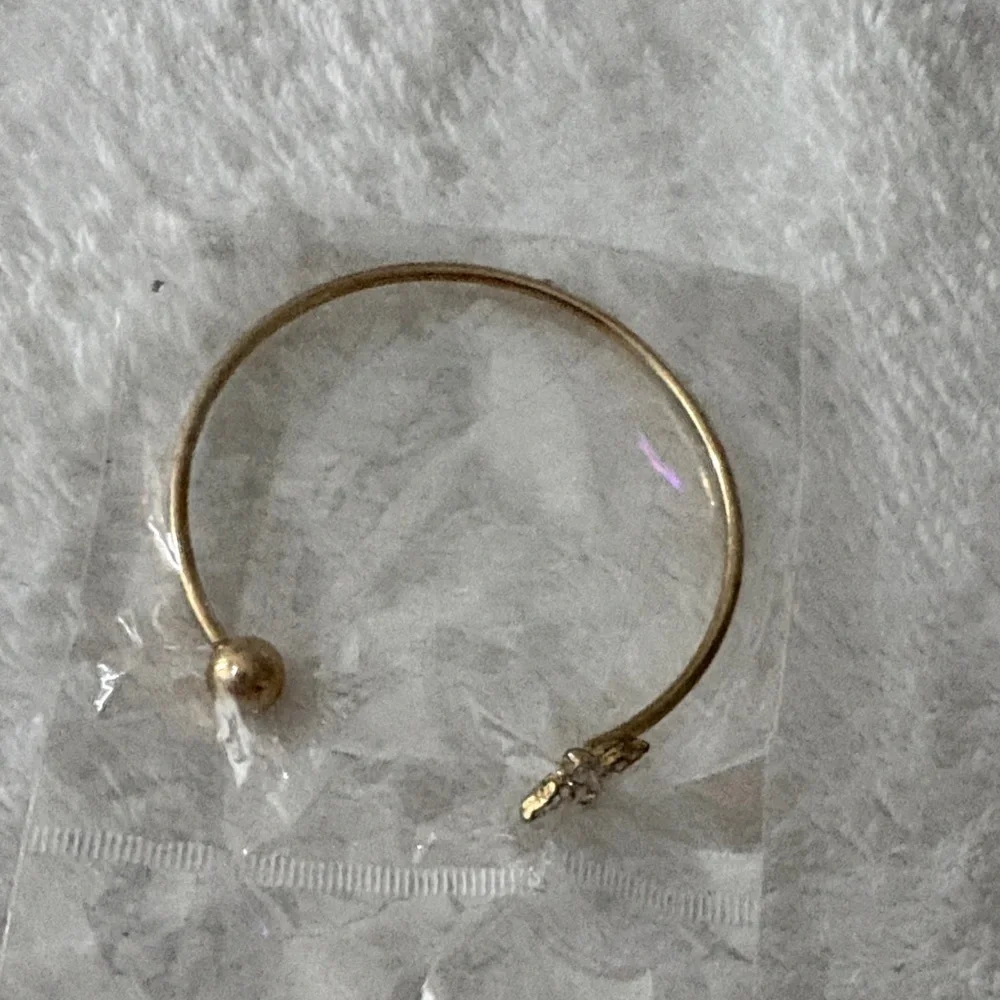 Elegant Gold Bangle Bracelet